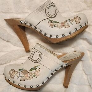 Embroidered White Leather Women's Clogs